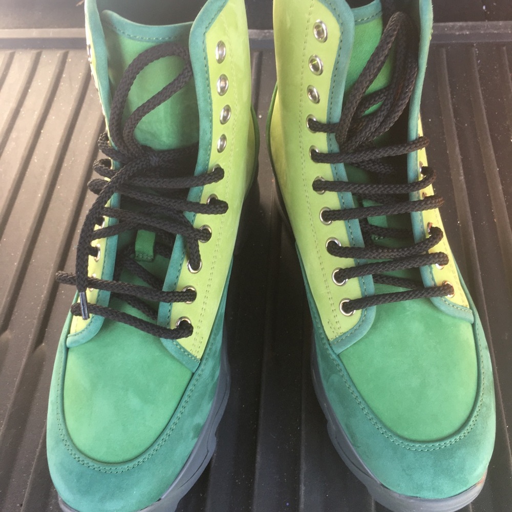 Unisex Green Nubuck Leather Boot. I R I brand